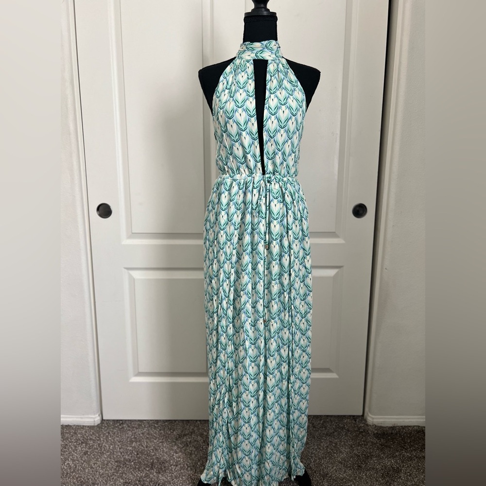 Dress with cut out and low back